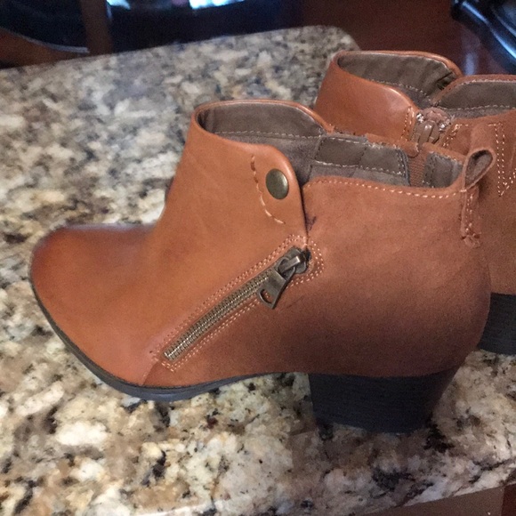 Boots - Picture 4 of 5